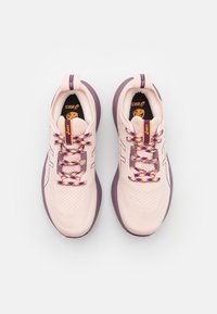 ASICS GEL-NIMBUS 26 TR - Katujuoksukengät - nature bathing/pearl pink
