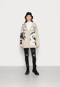 Weekday BORROWED CARDIGAN - Casaco de malha - xplorer jacquard