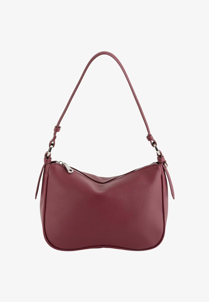 Bolso de mano de cuero burdeos con forma curva, superficie texturizada, correa única y cremallera en tono plateado. Presenta acentos atados y bordes cosidos.