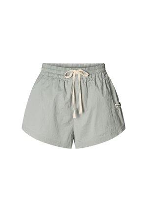 Jasnoszare szorty wykonane z lekkiego materiału, wyposażone w elastyczny pas, sznurek do regulacji oraz boczną metkę.