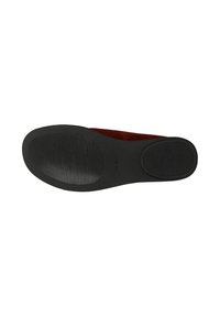 Suola di scarpa in gomma nera con linee di grip testurizzate, caratterizzata da due motivi circolari e un'area del tallone liscia e arrotondata. Design complessivo piatto.