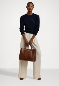Lauren Ralph Lauren EMBOSSED LEATHER LARGE MARCY SATCHEL - Ručna torba - tobacco