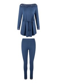 Marineblaues Loungewear-Set besteht aus einem langärmligen Oberteil mit Spitzenbesatz am Ausschnitt und den Bündchen, kombiniert mit passenden Leggings, beide aus weichem Stoff.