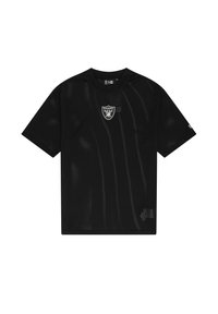 T-shirt en maille noire à manches courtes, arborant un logo des Raiders sur la poitrine. Le tissu présente une texture respirante et perforée.