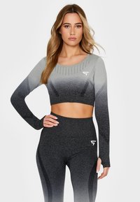 Grå ombre træningssæt med en langærmet crop top med ribbede detaljer og højtaljede leggings med teksturerede detaljer.