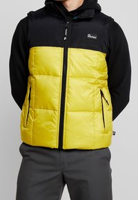 Penfield Väst - yellow
