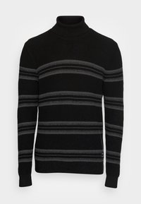 Maglione nero a collo alto con una texture a coste, caratterizzato da strisce orizzontali grigie di larghezze variabili. Maniche lunghe e design aderente.