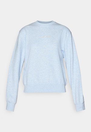 Sweatshirt de tom azul claro, feito de um tecido macio. Apresenta um decote redondo, mangas compridas e um acabamento canelado na bainha, com um logótipo discreto no centro.