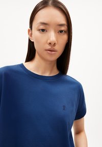 ARMEDANGELS IDAARA - T-shirt basic - faded indigo