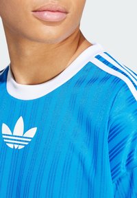 adidas Originals ADICOLOR - Marškinėliai su spaudiniu - bluebird white