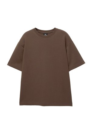 Hnedé tričko s krátkym rukávom z bavlny, s okrúhlym výstrihom a voľným strihom. Hladká textúra bez viditeľných vzorov alebo akcentov.