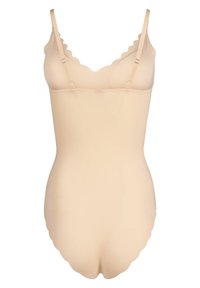 Beige bodysuit met een gegolfde halslijn en verstelbare bandjes. Gemaakt van een soepele stof, met een figuurvormend ontwerp en naadloze randen.
