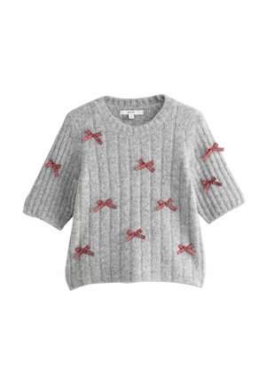 Pilkas megztinis trumpomis rankovėmis su ribine tekstūra, visame paviršiuje puoštas raudonų languotų kaspinų aplikacijomis.