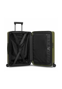 Maleta rígida en verde oliva. El interior con forro negro incluye correas cruzadas y un bolsillo de malla con cremallera para una mejor organización.