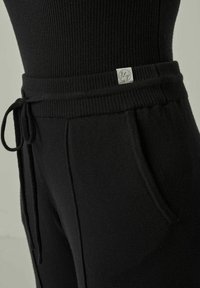 YOU LOOK PERFECT ELISA - MERINO KNIT PANTS WITH PIPING - Nachtwäsche Hose - schwarz