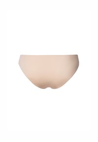 Slip senza cuciture in morbido tessuto, design a vita bassa, schiena arrotondata, elastico in vita, stile minimalista senza motivi o accessori visibili.