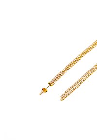 Collana d'oro con più fili di cristalli trasparenti. Presenta una chiusura sicura e una texture liscia, con una finitura uniforme e lucida in tutto il suo sviluppo.