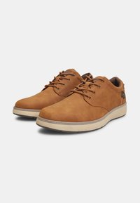 Beige synthetische Lederschuhe mit abgerundeten Zehen, Schnürdesign, gepolstertem Schaft und beigen Gummisohlen mit strukturiertem Muster.