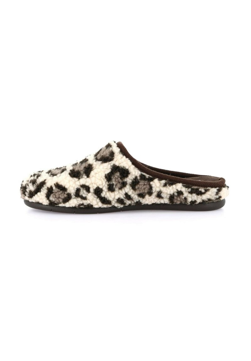 Pantofole con stampa leopardata in crema e marrone, realizzate in materiale morbido e testurizzato, con design slip-on e una suola resistente di colore marrone scuro.