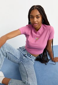 Dickies MAPLE VALLEY  - Trükipildiga T-särk - mellow mauve