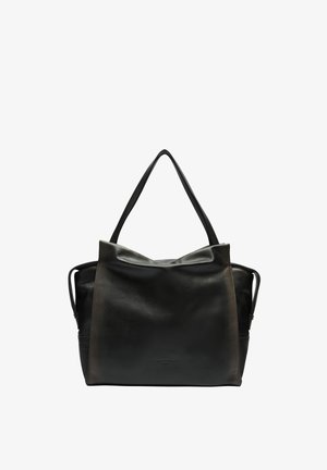 Schwarze Leder-Tragetasche mit strukturiertem Design, ausgestattet mit glatten und strukturierten Paneelen, doppelten oberen Griffen und dezentem Branding auf der Vorderseite.