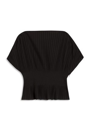 Top negro con pliegues, escote ancho y acampanado, mangas cortas y un dobladillo cropped. Textura suave con patrón de estrías verticales.