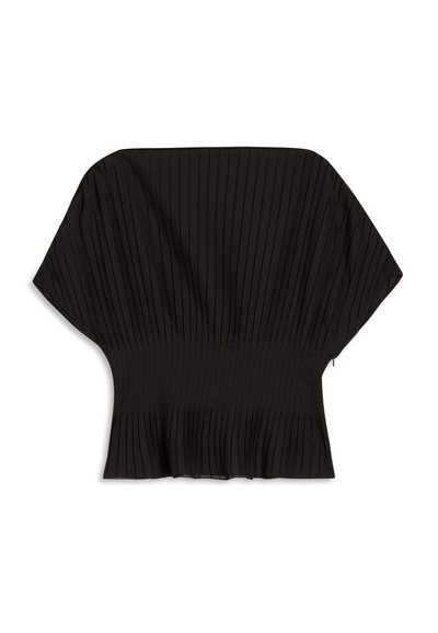 Top negru plisat cu decolteu larg off-shoulder, mâneci scurte și tiv scurt. Textură netedă cu model de nervuri verticale.
