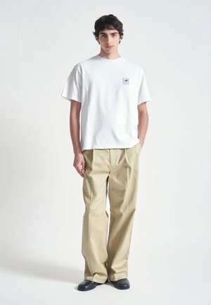 GRIFONI, T-SHIRT UOMO GRIFONI G6AB0031 01 BIANCO - T-shirt basic - bianco