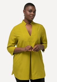 Ulla Popken LONGLINE 3/4 SLEEVE COLLARED - Camicetta - pistachio