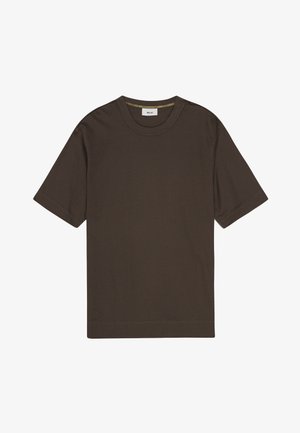 Bruine katoenen t-shirt met een ronde hals en korte mouwen. Gladde textuur en eenvoudig ontwerp, geen zichtbare patronen of accenten.