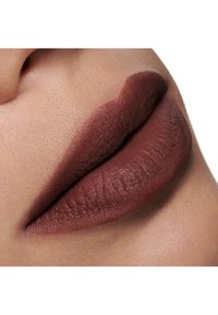 MAC POWDER KISS LIQUID LIPCOLOUR - Liquid Lipstick - chestnut