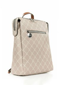 Zaino in pelle beige con motivo a rombi, ferramenta color argento e scomparti con zip. Dotato di manico superiore e bordi arrotondati.