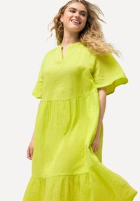 Ulla Popken TEXTURED SHORT SLEEVE SPLIT NECK  - Jurk - neon green