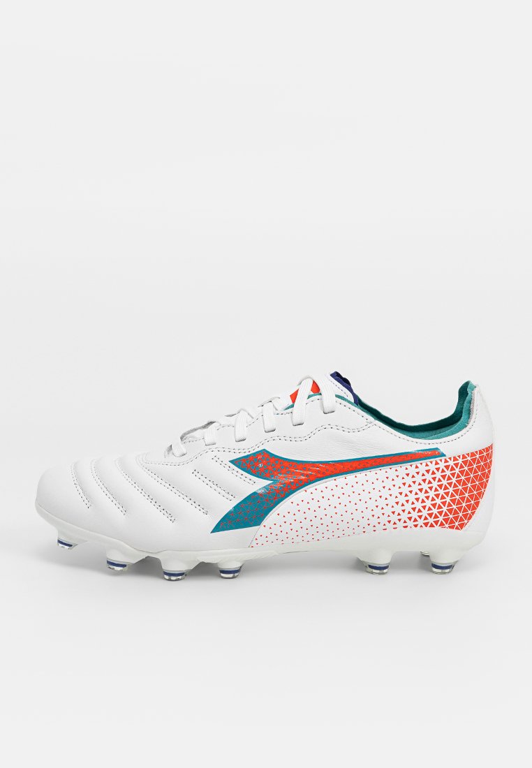 Botines de fútbol para terreno firme