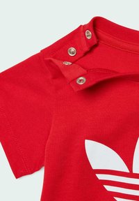 adidas Originals TREFOIL - Print T-shirt - better scarlet