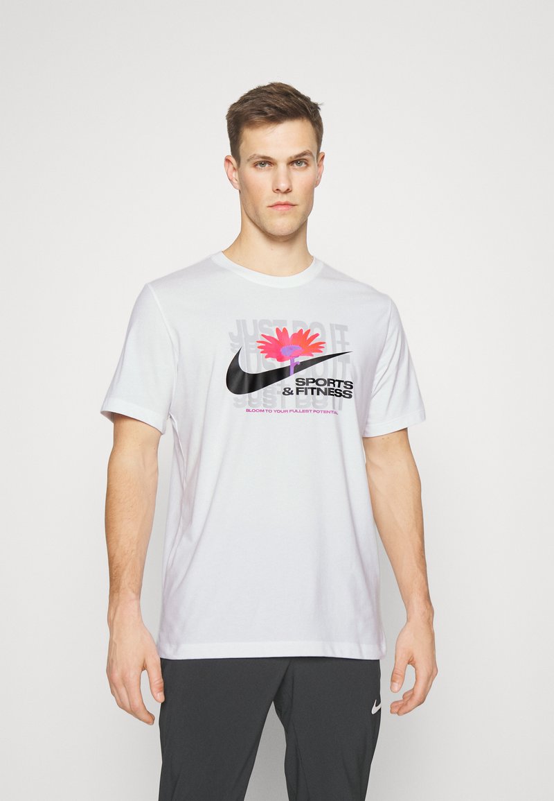 Nike Performance TEE WILD CARD Sports Tshirt white Zalando.ie