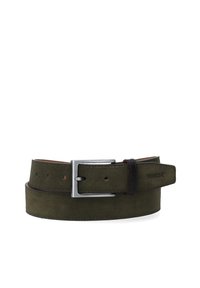 Olijfgroene suède riem met een zilveren metalen gesp en bruine leren accenten. Bevat meerdere gaatjes voor maatverstelling en een logo detail.