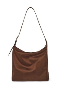 Braune Stoff-Schultertasche mit glatter Textur, lässigem Design und einem einzigen Tragriemen. Verfügt über einen Reißverschlussverschluss und minimalem Beschlag.