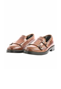 Scarpe in pelle marrone con un design a doppia fibbia, punta arrotondata e suola in gomma nera texturizzata bassa.