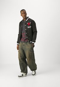 New Era NBA CHICAGO BULLS LOGO SELECT JACKET - Fanartikel - black