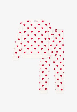 Completo in felpa bianca con pantaloni, decorato con motivi a cuore rossi. Presenta maniche lunghe e polsini elasticizzati. Il materiale appare morbido e confortevole.