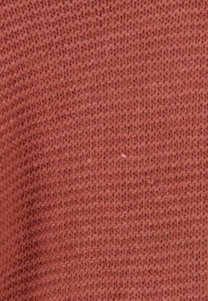 Gebreide stof in een gedempte terracotta kleur, met een gestructureerd patroon, een consistente weving, een zachte uitstraling en subtiele variaties.