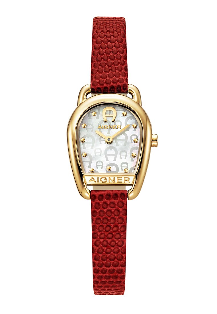 Goldfarbene Uhr mit einem strukturierten roten Lederarmband. Das weiße Zifferblatt hat goldene Akzente und ein wiederholtes Logo-Muster. Einzigartige asymmetrische Form.