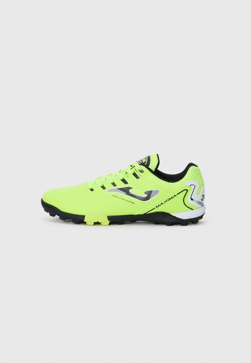 Botas de fútbol amarillas brillantes con una parte superior texturizada, suela de goma negra y detalles en plata. Presenta un sistema de cordones central y puntera reforzada.