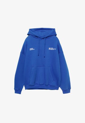 Felpa blu con cappuccio regolabile, tasca frontale, polsini e orlo a coste. Presenta testo bianco sul petto sinistro e sulla manica. Tessuto misto cotone.
