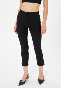 CROP LEG - Stoffhose - black
