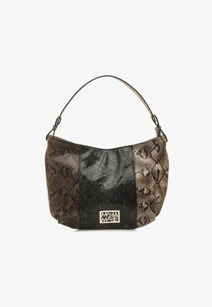 Texturierte Handtasche mit einer Mischung aus schwarzen und braunen Schlangenmustern, einer geschwungenen Form und einem kurzen Tragegurt mit einem goldenen Logoakzent.