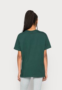 Nike Sportswear TEE  - T-shirt básica - pro green