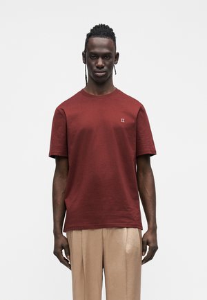 CORE CONTRAST - T-shirt basique - chocolate truffle red