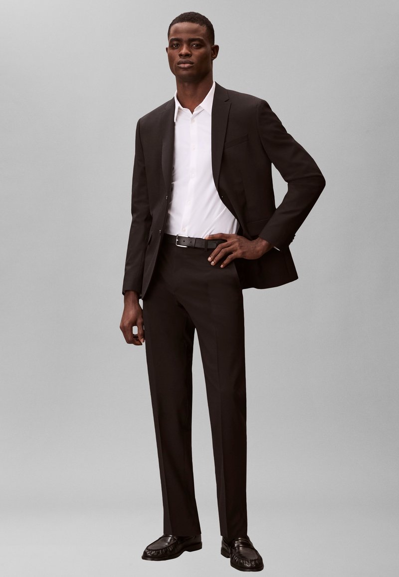 Calvin Klein CLASSIC ESSENTIAL TAILORING - Oblekové kalhoty - black